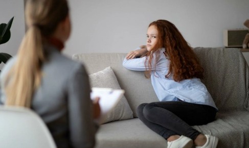 Как детские травмы формируют наше будущее: неожиданная значимость детского опыта