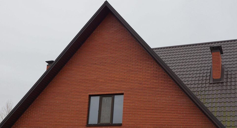 Необычная история любви, запечатленная на стене под Дмитровом