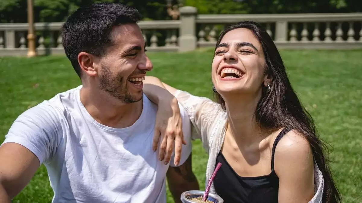 Тонкие манипуляции: какие уловки используют мужчины, чтобы привлечь женщин