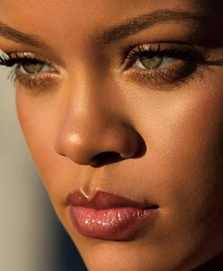 Рианна: Как боль превратилась в мощную империю